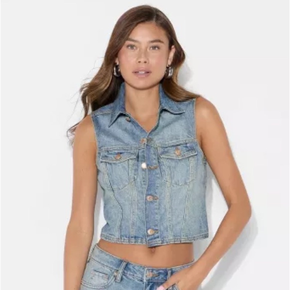Wild Fable Women's Sleeveless Cropped Denim Trucker Vest Light Blue L
